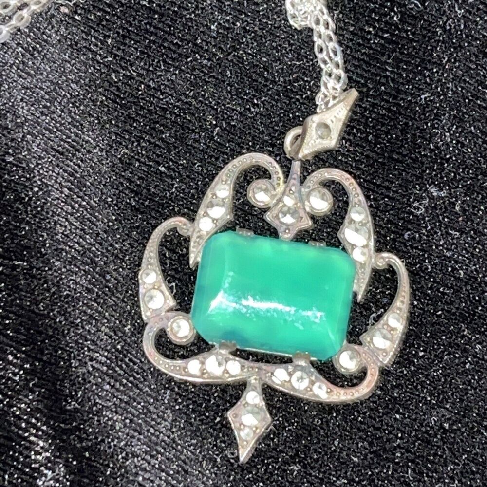 VINTAGE ART DECO 20'S STERLING SILVER & MARCASITE JADE NECKLACE W/18 " CHAIN